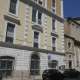 Siamo quindi in via Sagarriga Visconti 57, al confine tra i (vicini ma diversissimi) rioni Murat e Libert�
